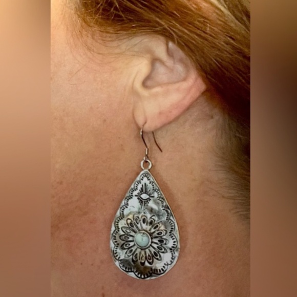 Turquoise Hammered Metal Drop Dangle Earrings Handmade NWOT sterling silver - Picture 3 of 5